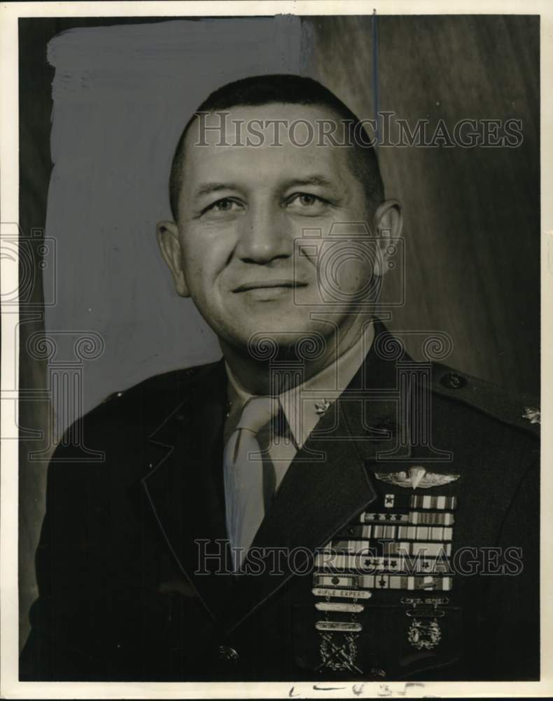 1968 Press Photo Stanley Wawrzyniak to discuss Savings Bonds Shares, New Orleans