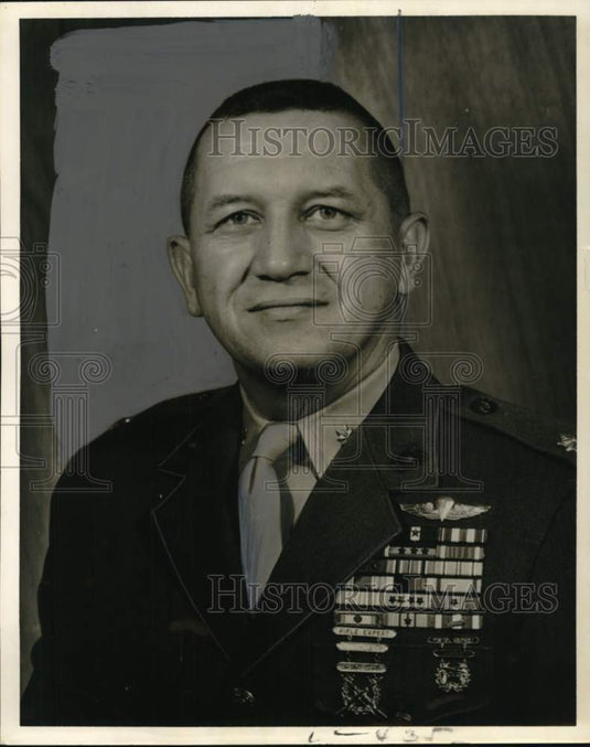 1968 Press Photo Stanley Wawrzyniak to discuss Savings Bonds Shares, New Orleans