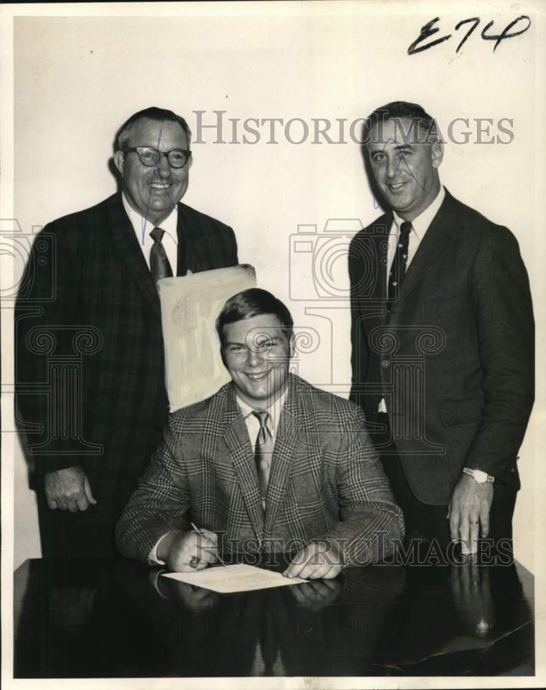 1969 Press Photo James Thompson signs football grand-in-aid for McNeese State- Historic Images