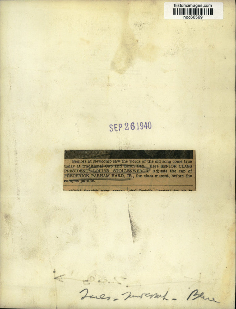 1940 Press Photo Newcomb seniors prepare for the Cap and Gown Day - noc66569