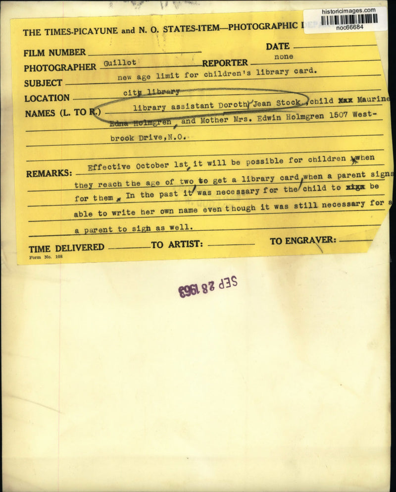 Load image into Gallery viewer, 1963 Press Photo Dorothy Jean Stock presents Maurine (child) with library card.
