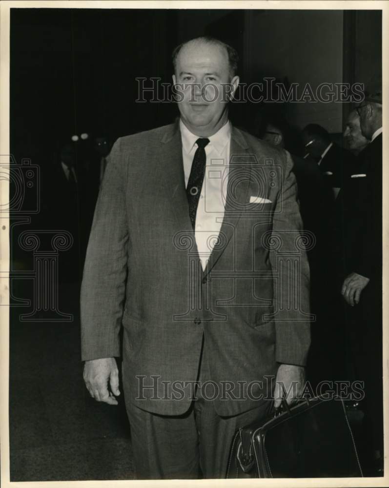 Load image into Gallery viewer, 1961 Press Photo Ford Stinson after conference - noc66700
