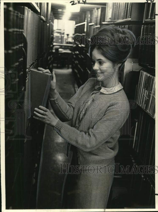1966 Press Photo Martha Tate Stokely studies at Mississippi State College