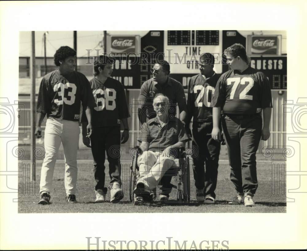 1989 Press Photo West Jefferson football fan Michael Stoufflet with team members- Historic Images