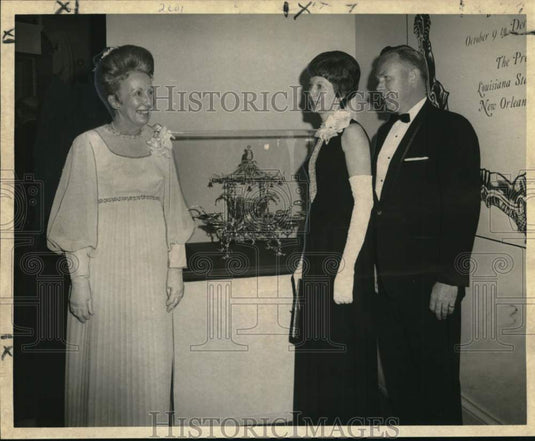 1970 Press Photo Mrs. Peggy Richards with the Paulsens at Louisiana State Museum
