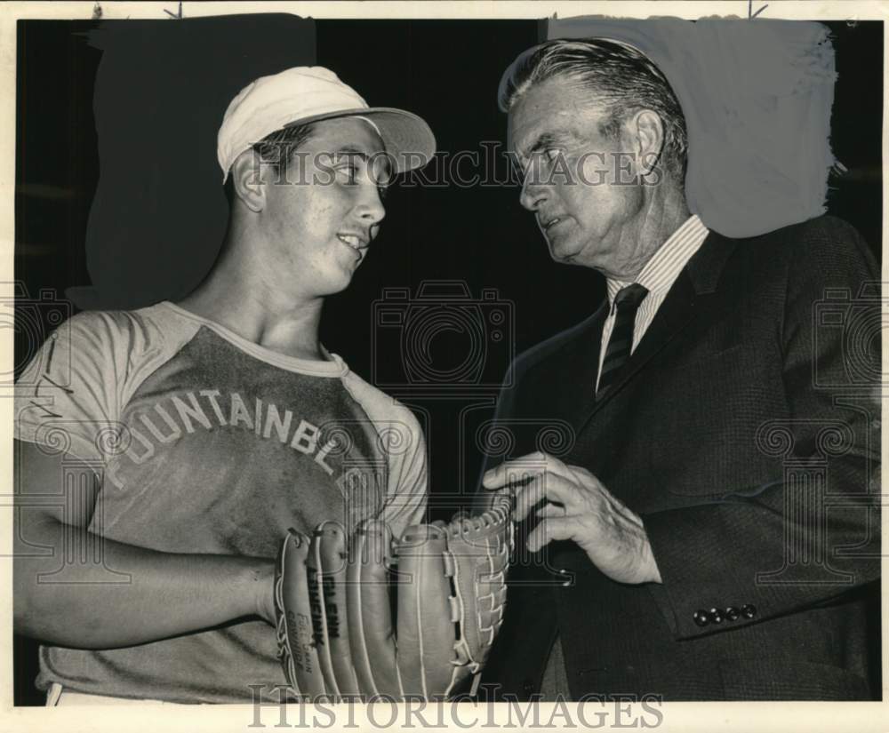 1967 Press Photo Baseball - Paul Richards with Glenn Lohfink at All-Star game- Historic Images