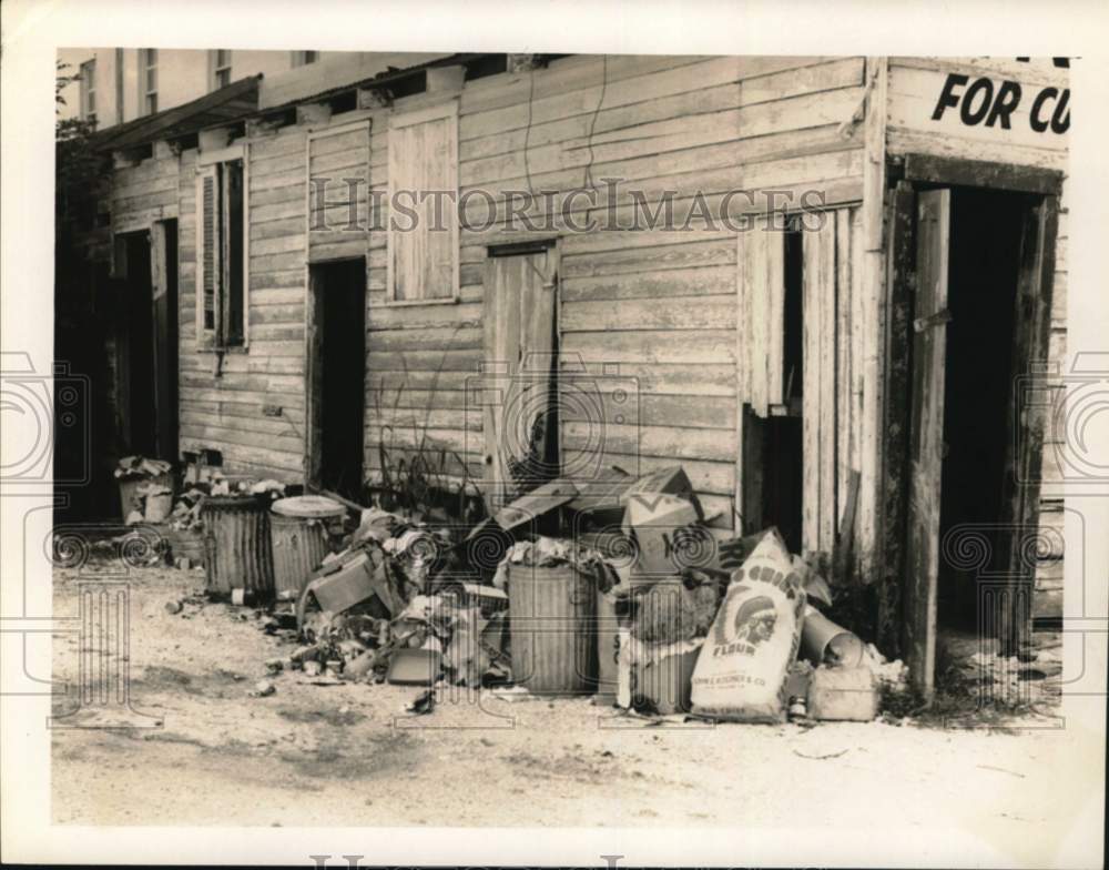 1957 Press Photo Garbage in back of Butter Crisp Place on St. Charles Avenue