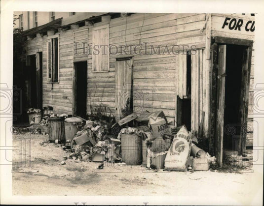 1957 Press Photo Garbage in back of Butter Crisp Place on St. Charles Avenue