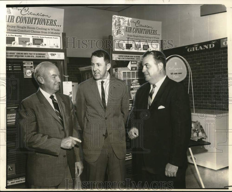 Load image into Gallery viewer, 1967 Press Photo Howard Stone with Western Auto grand opening participants
