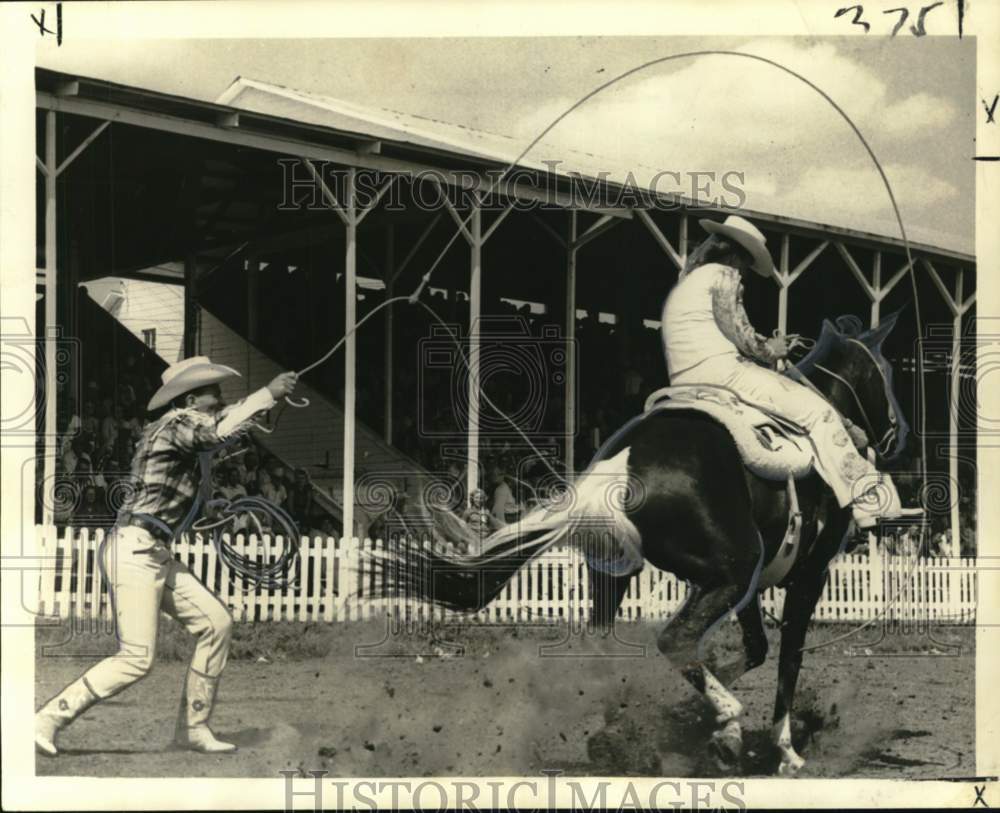 1964 Press Photo Rodeo performer who does &quot;black light&quot; spinning J.W. Stoker- Historic Images