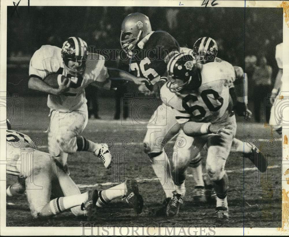 1970 Press Photo Fedro Dillon completes crushing tackle in football game- Historic Images