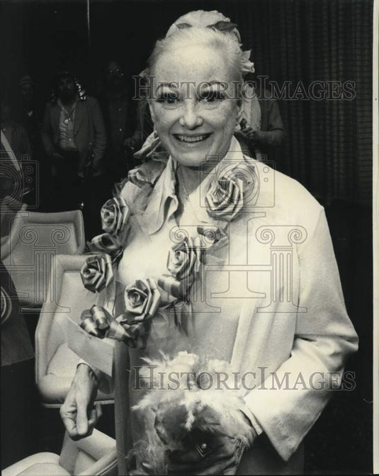 1977 Press Photo Comedienne Phyllis Diller interviewed in New Orleans.