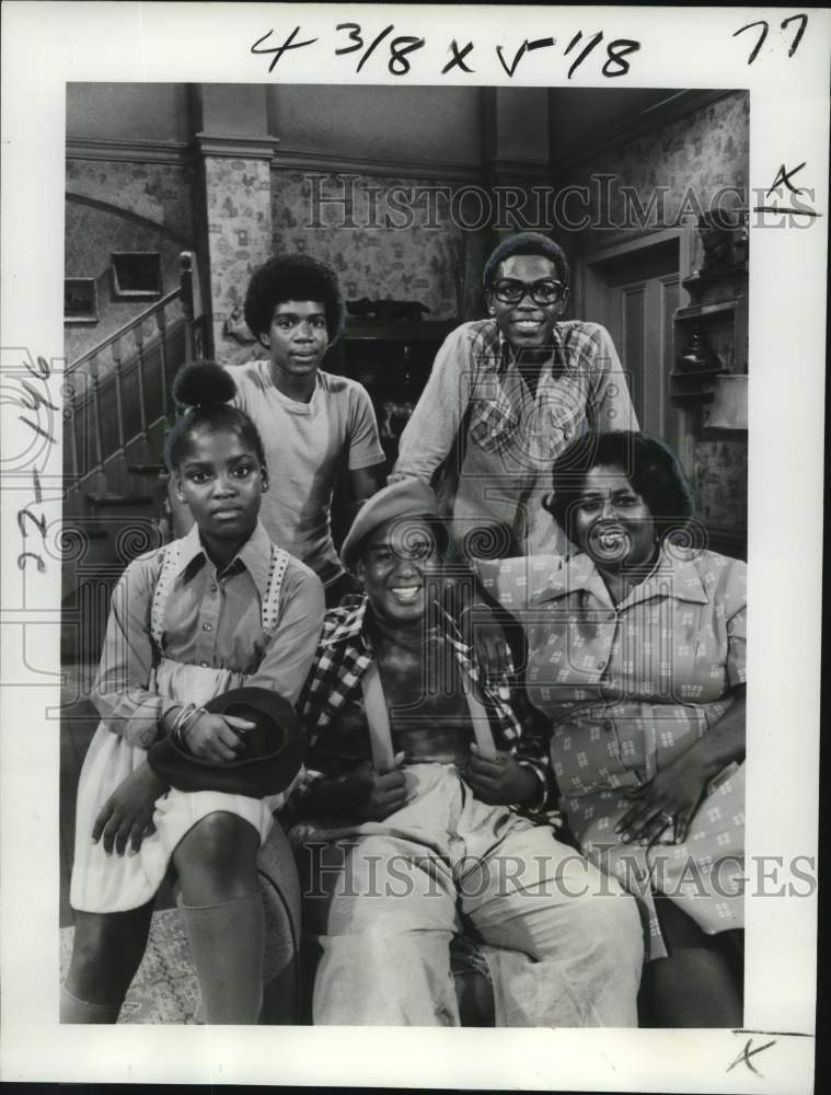 1976 Press Photo Danielle Spencer with stars of ABC-TV&#39;s &quot;What&#39;s Happening!!&quot;- Historic Images