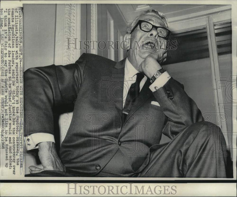 Load image into Gallery viewer, 1968 Press Photo Senator Everett Dirksen talking with reporters at the Capitol
