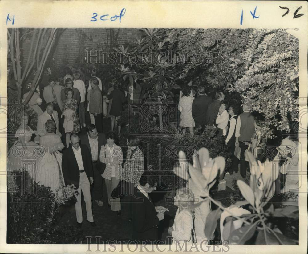 1973 Press Photo The French Quarter's patios are toured in candlelight.