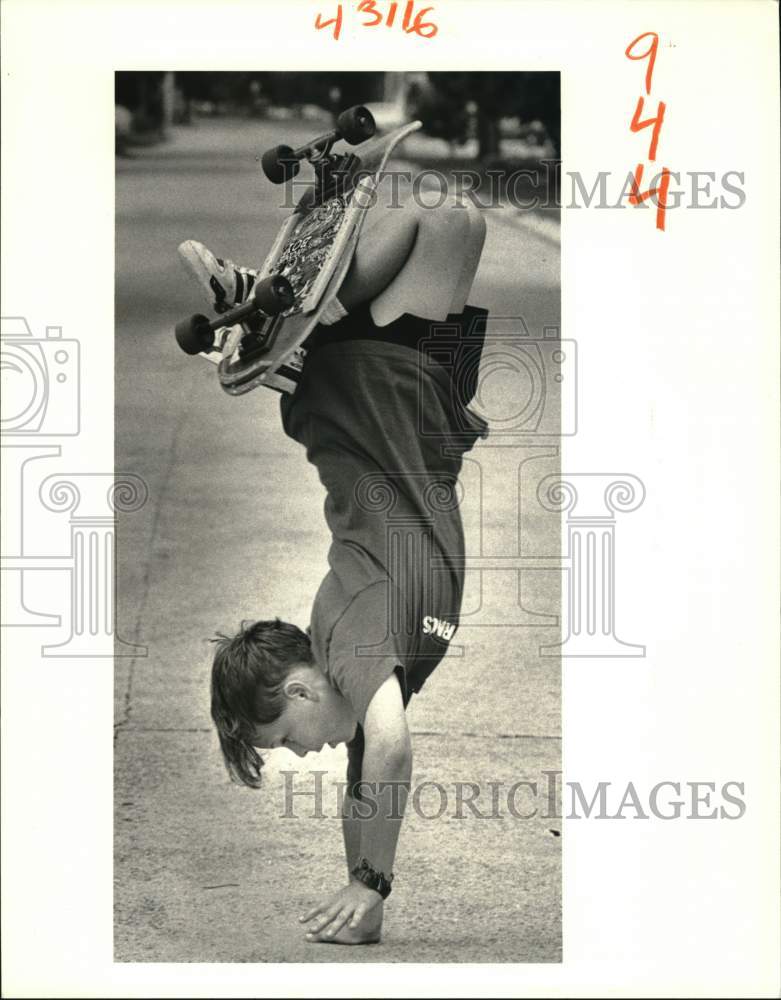 1988 Press Photo Patrick O&#39;Connor does a Shin Ho Ho on his skateboard- Historic Images