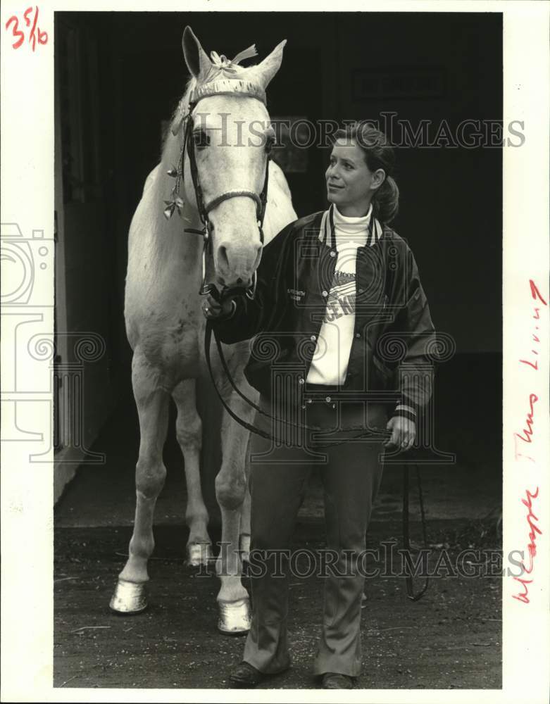 1987 Press Photo Barbe Smith with Horse Casper, a veteran parade marcher- Historic Images