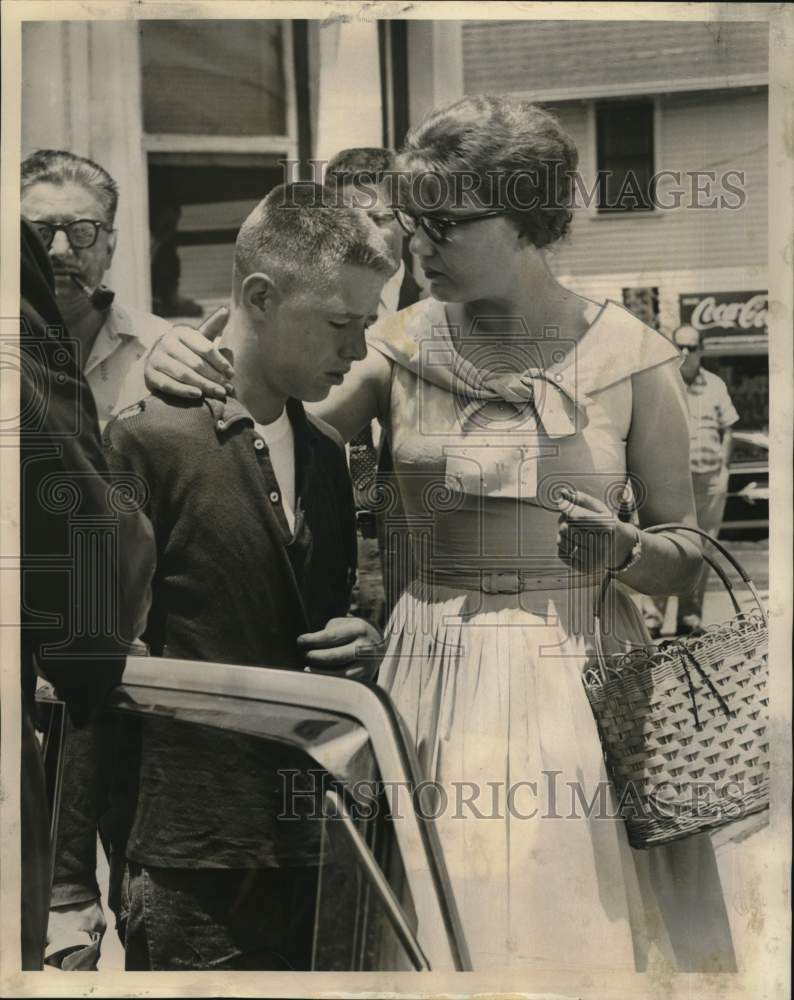 1961 Press Photo Steve Stroupe reunited with his mother Virginia Frances Falcon