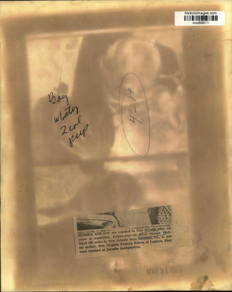 1961 Press Photo Steve Stroupe reunited with his mother Virginia Frances Falcon