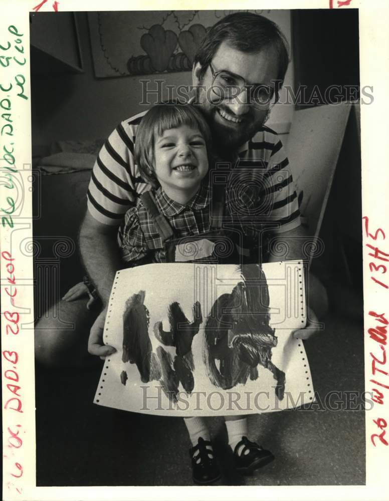Load image into Gallery viewer, 1987 Press Photo Gordon Stackel shows of his daughter Kayce's watercolor
