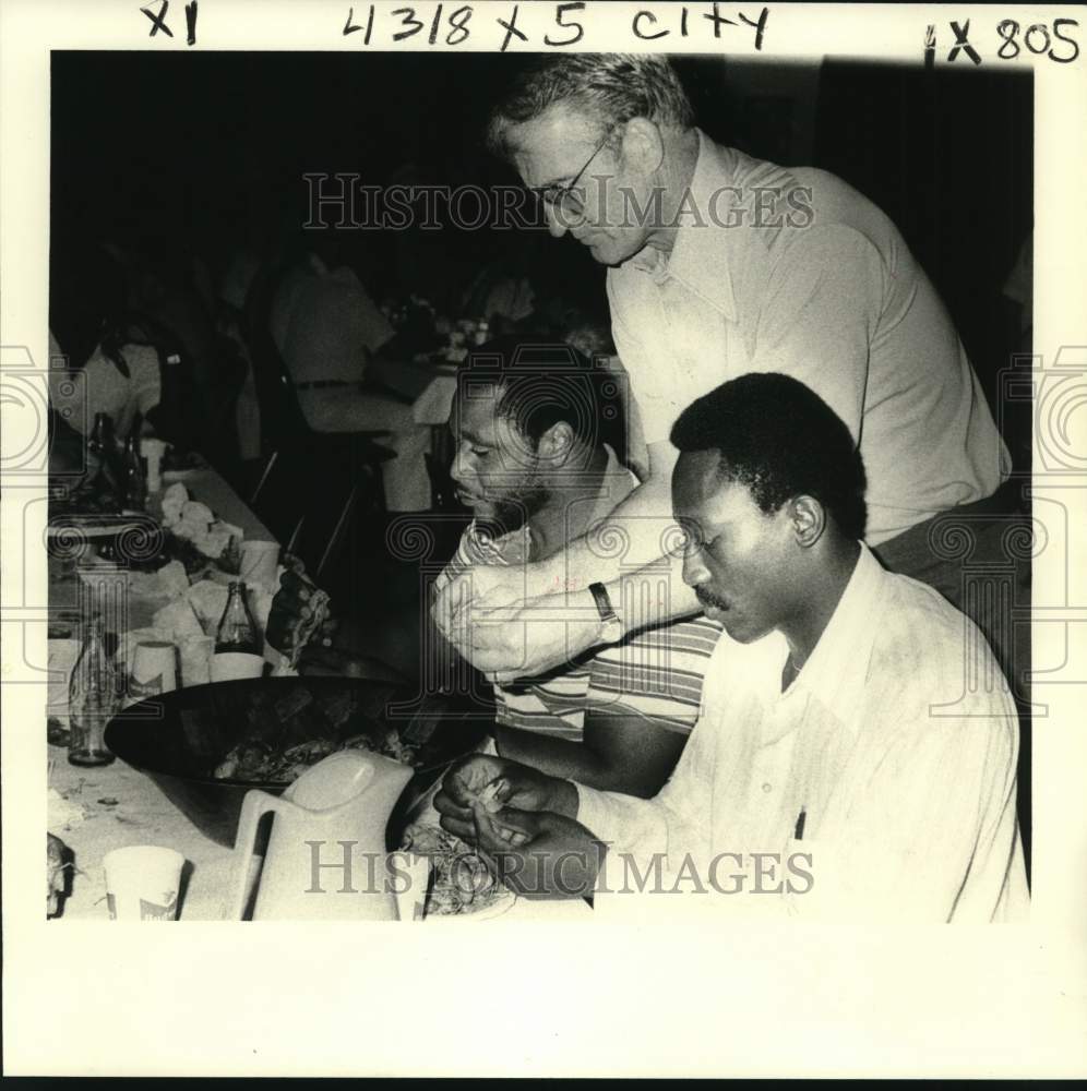 1979 Press Photo Saints&#39; players &amp; coaches at the Super Boil VII at Grand Hotel- Historic Images