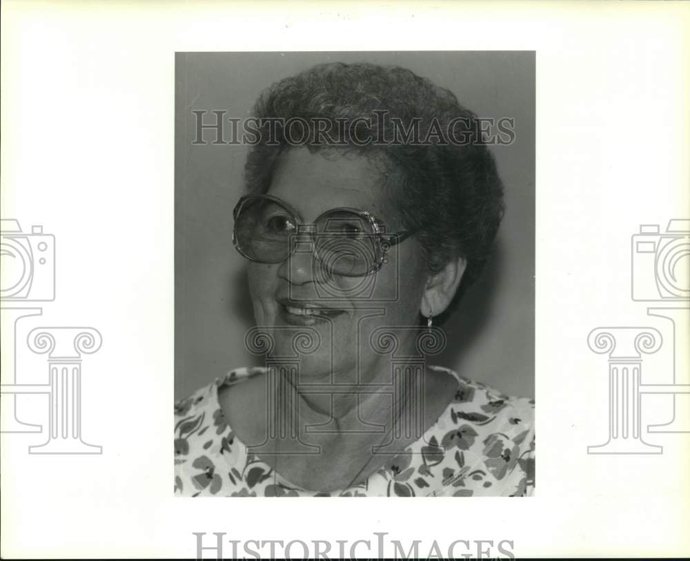 1995 Press Photo Bertha Standige, Local Volunteer - noc71047