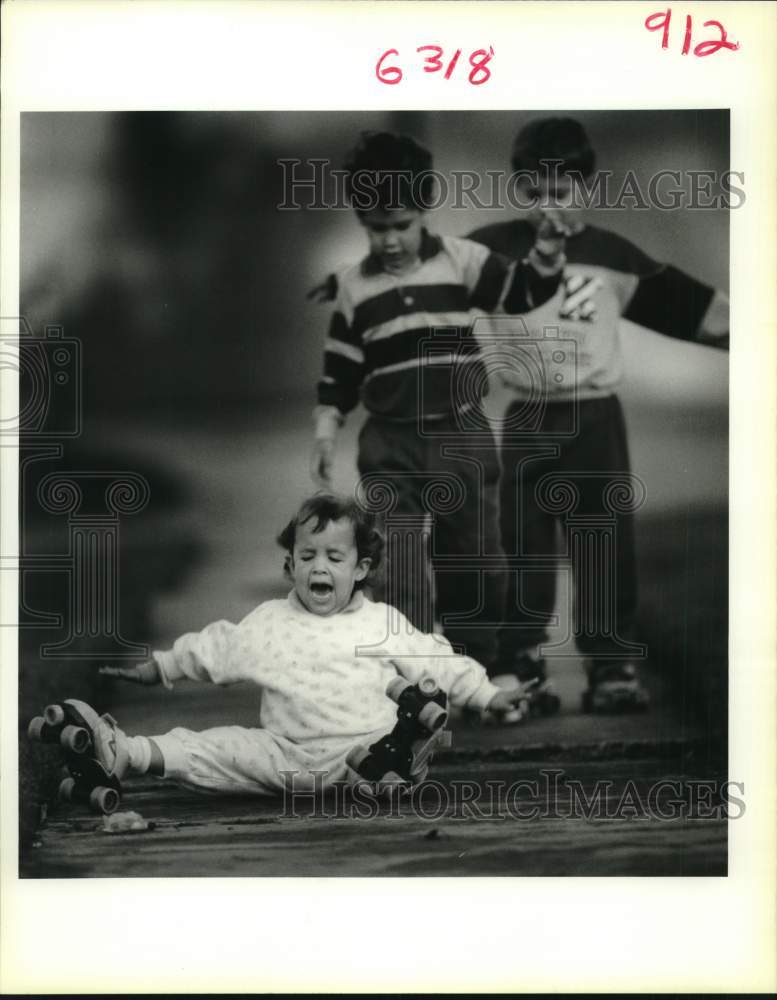 1988 Press Photo Two-year-old Annie Fischman takes a fall while skating- Historic Images