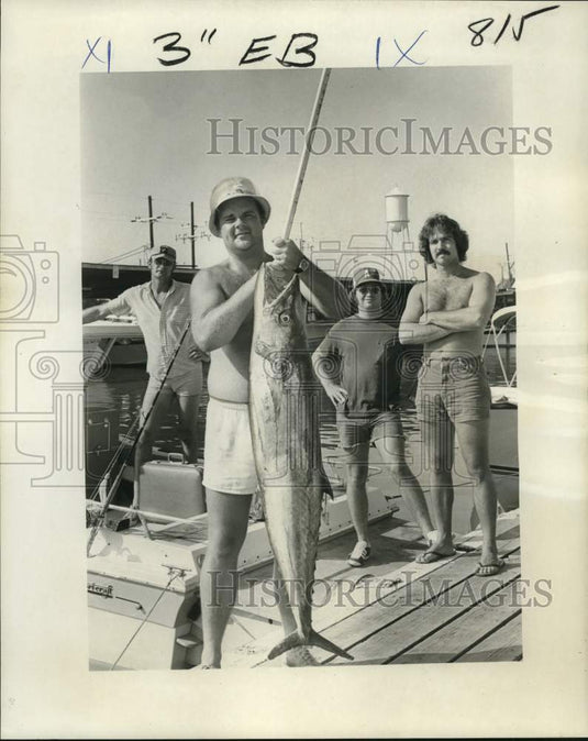 1976 Press Photo Bob Vining with his catch in the Chandeleur-Ho Fishing Rodeo- Historic Images