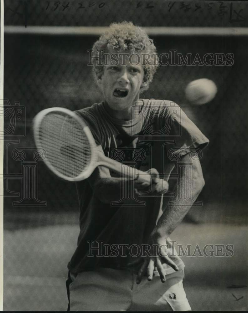 1977 Press Photo Steven Stagg returns ball at State Tennis Tournament- Historic Images