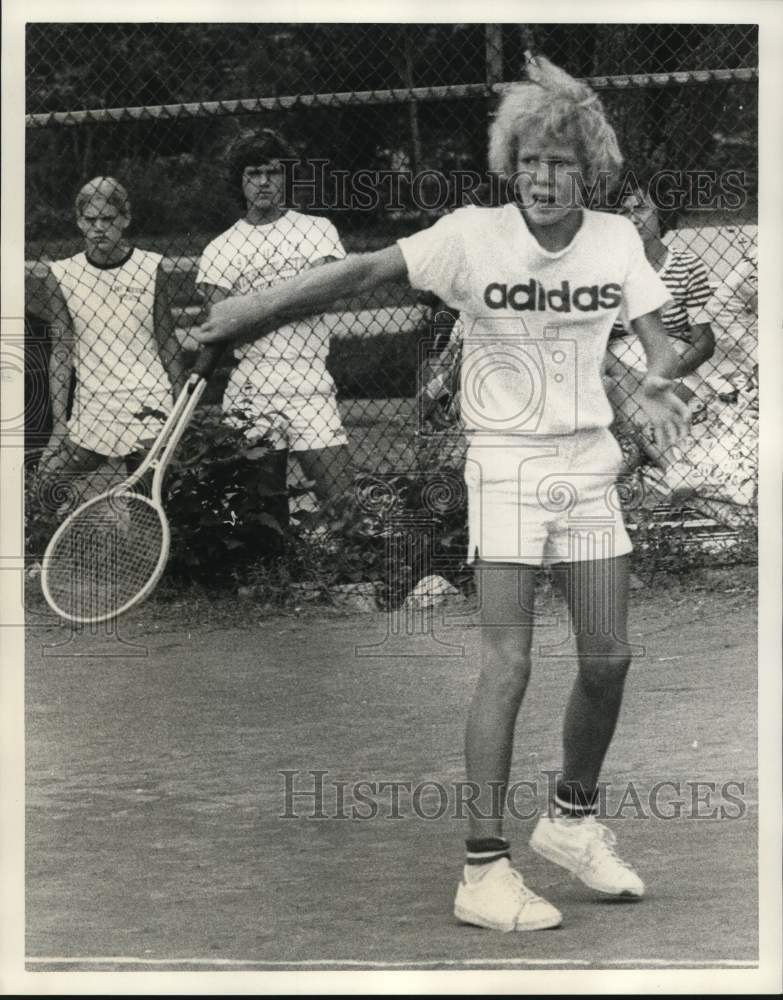 1973 Press Photo Steven Stagg returns tennis serve at City Park. - noc71788- Historic Images