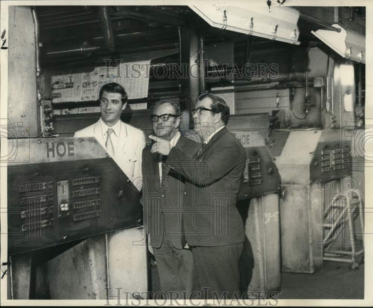 1971 Press Photo South African consulate officials visiting The Times-Picayune