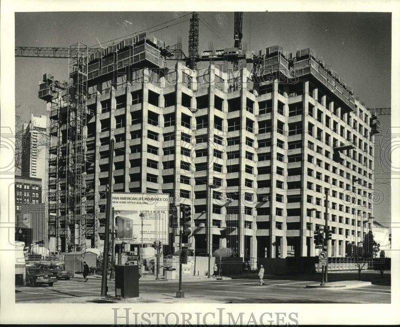 Load image into Gallery viewer, 1979 Press Photo Construction is moving along on the Pan-American Life Building
