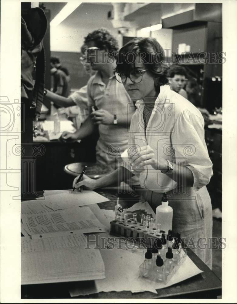 1984 Press Photo Tulane University Chemistry Laboratory Classroom Photo- Historic Images