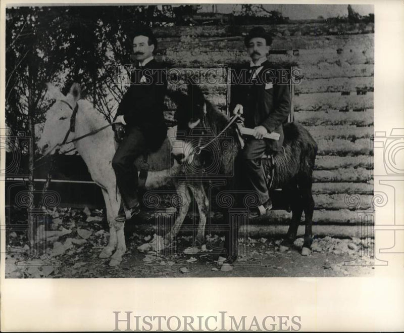 Load image into Gallery viewer, 1962 Press Photo Historic New Orleans-William Evans, a blade of the Gay '90's
