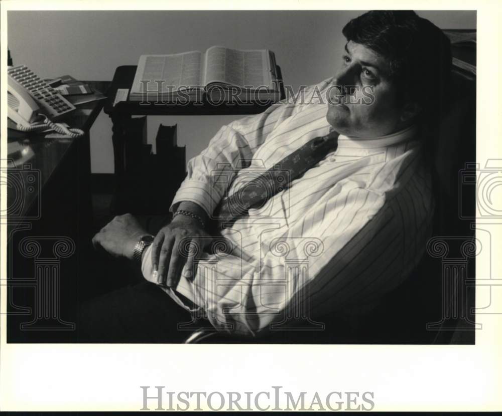 1990 Press Photo Dr. Thomas Tocco spends a moment alone in his office.- Historic Images