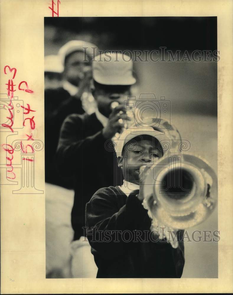 Load image into Gallery viewer, 1990 Press Photo Tulane Marching Band members perform in the Superdome
