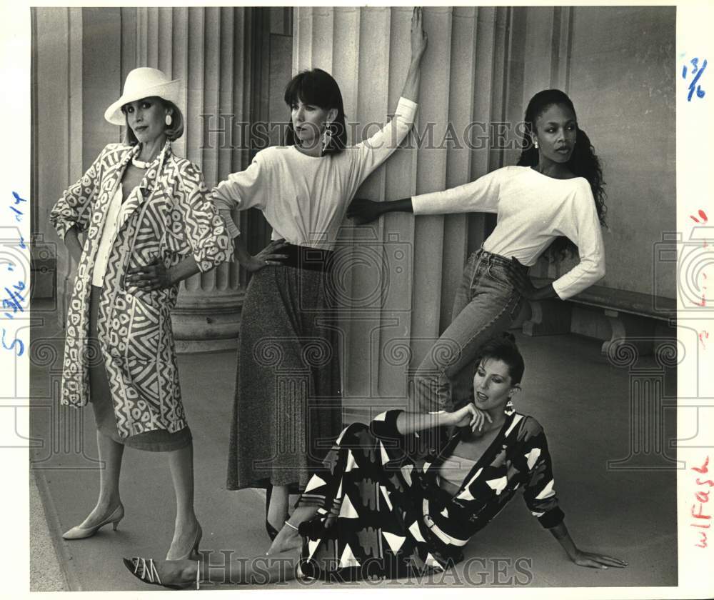 1987 Press Photo Fashion models in varied fashion styles pose for photo- Historic Images