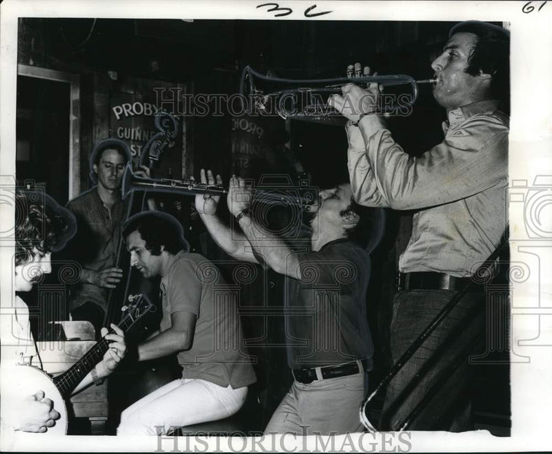 Load image into Gallery viewer, 1974 Press Photo Traditional Jazz Band of Sao Paulo, Brazil at Molly's Irish Pub
