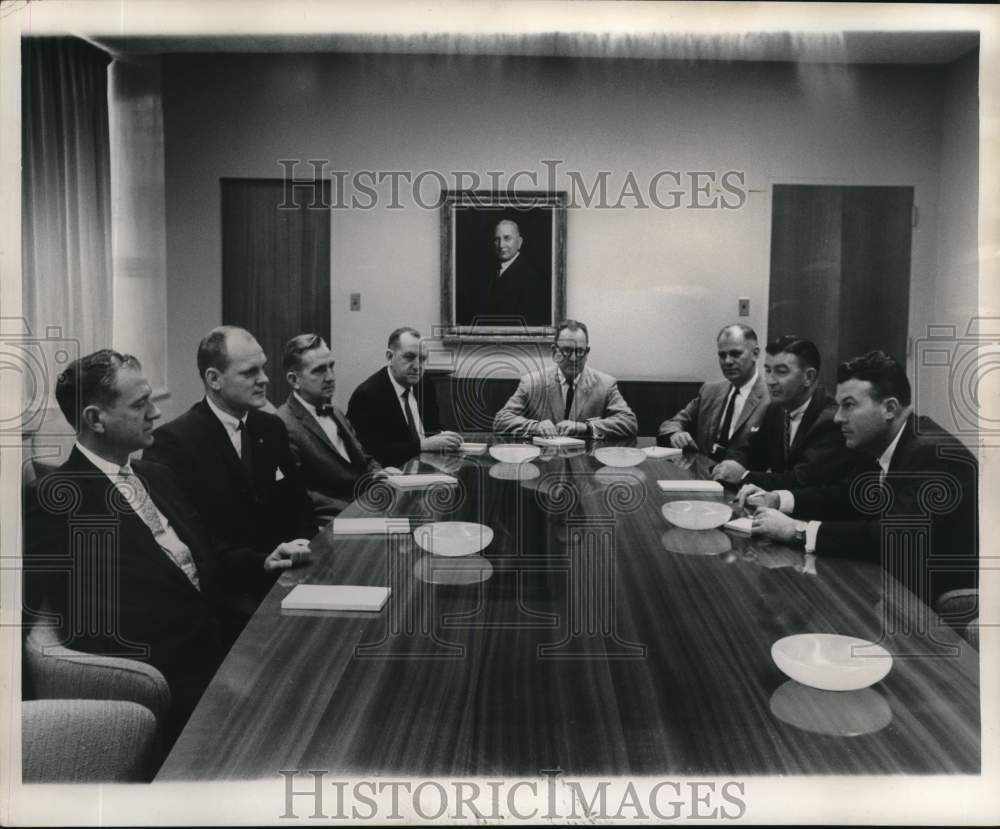 1961 Press Photo Pan-American Life Insurance Company officers at meeting- Historic Images