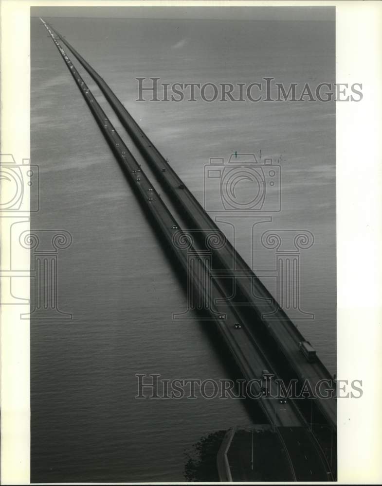 1989 Press Photo Early morning traffic across the New Orleans Causeway- Historic Images