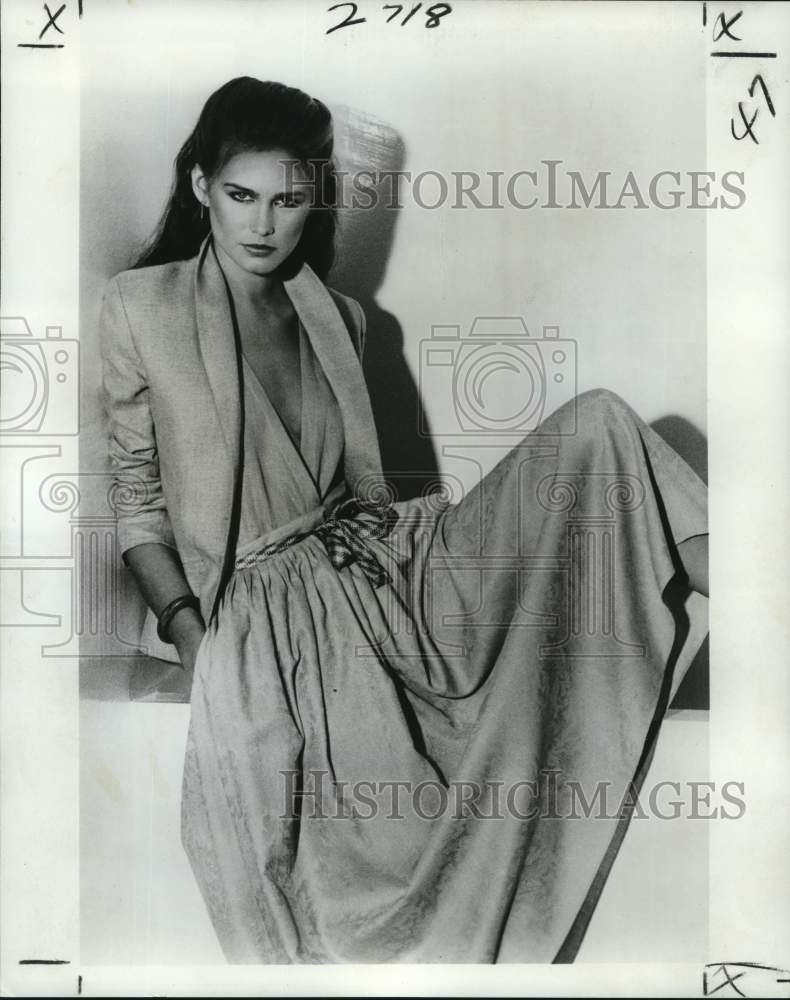 1978 Press Photo Fashion - A model wears blazer over a low-cut flowing dress- Historic Images