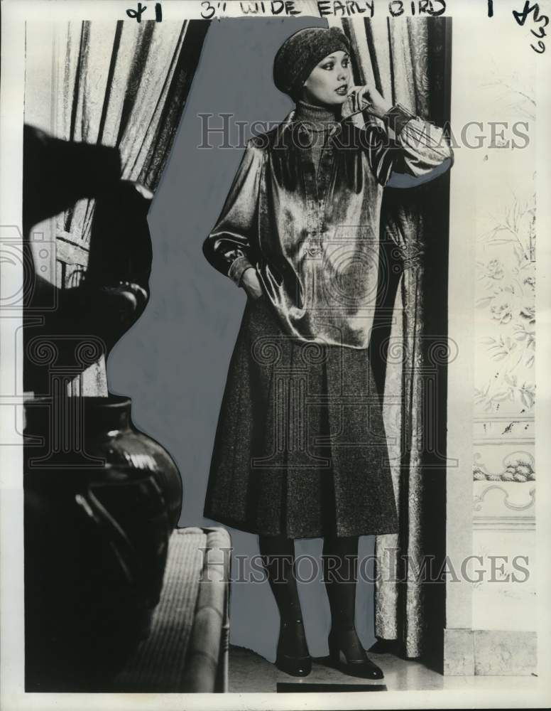 1975 Press Photo La Belle Epoque inspired ensemble by Oscar de la Renta- Historic Images