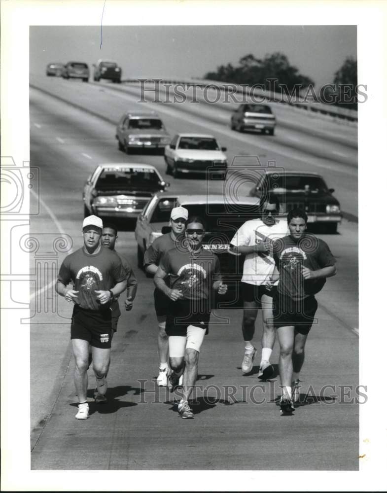 Load image into Gallery viewer, 1993 Press Photo Policemen during Annual Torch Run at Airline Highway, Kenner
