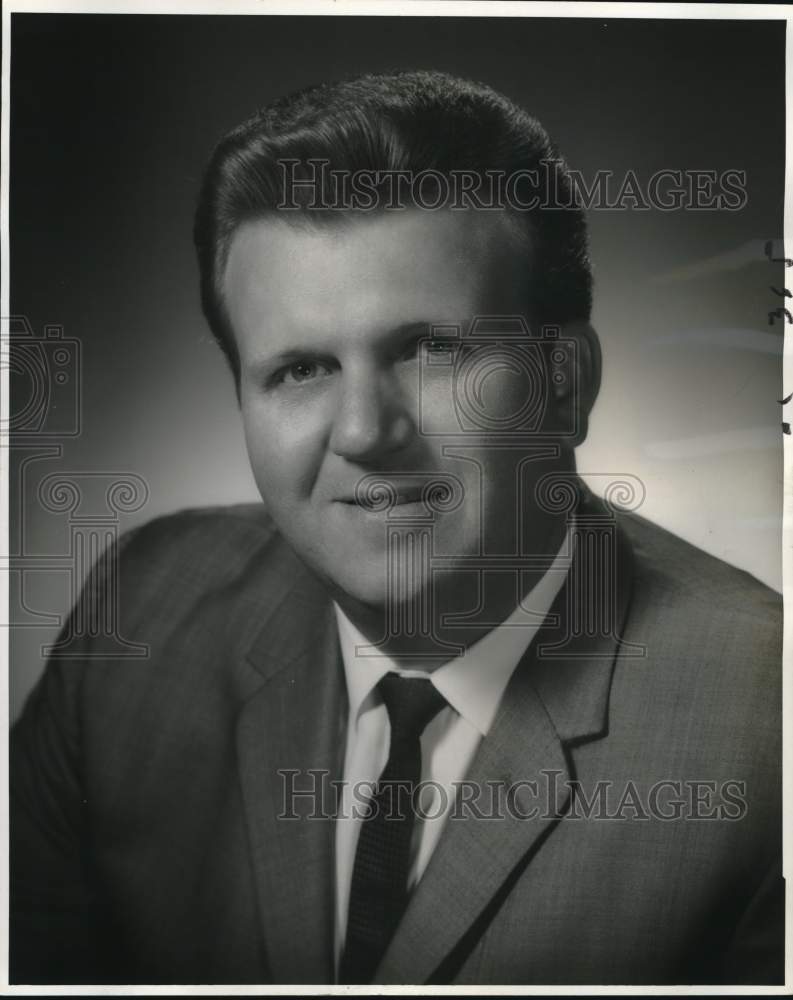 Load image into Gallery viewer, 1968 Press Photo Thomas J. Toranto Jr., Holy Cross Alumni Reunion Dance chairman

