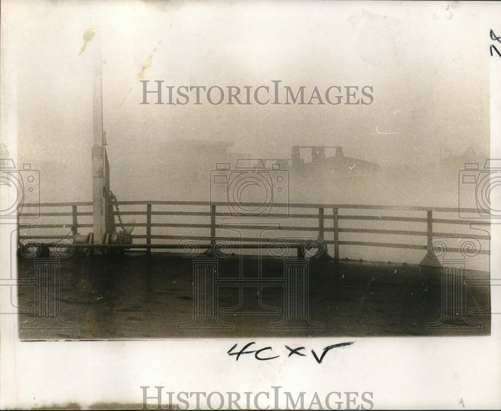 1971 Press Photo Fog blankets Algiers landmarks as seen from Crescent ferry deck- Historic Images