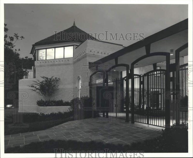 Load image into Gallery viewer, 1989 Press Photo Touro Synagogue, chapel addition by Lyors &amp; Hudson Architects
