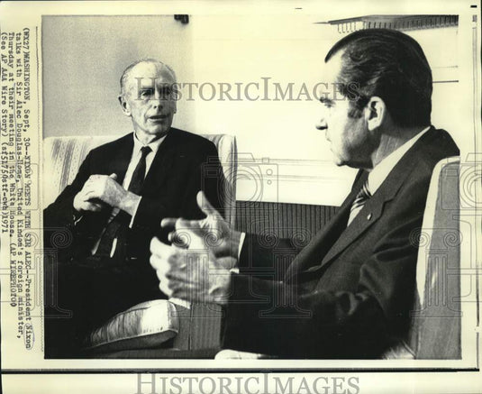 1971 Press Photo President Nixon talks with Sir Alex Douglas-Home at White House