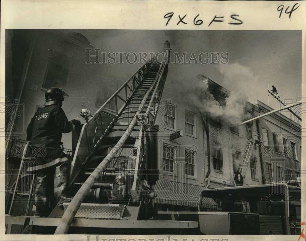 1978 Press Photo Firefighters control blaze to Smith &amp; Smith Aircraft Warehouse- Historic Images