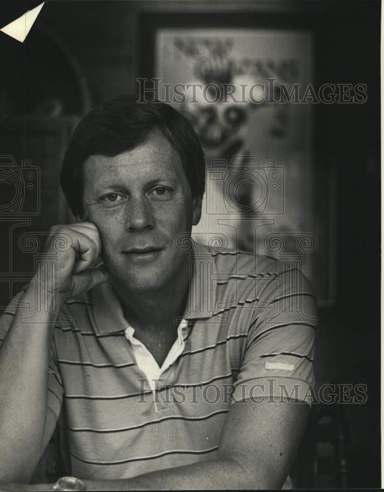 1983 Press Photo Sportscaster Jim Henderson - noc86403- Historic Images