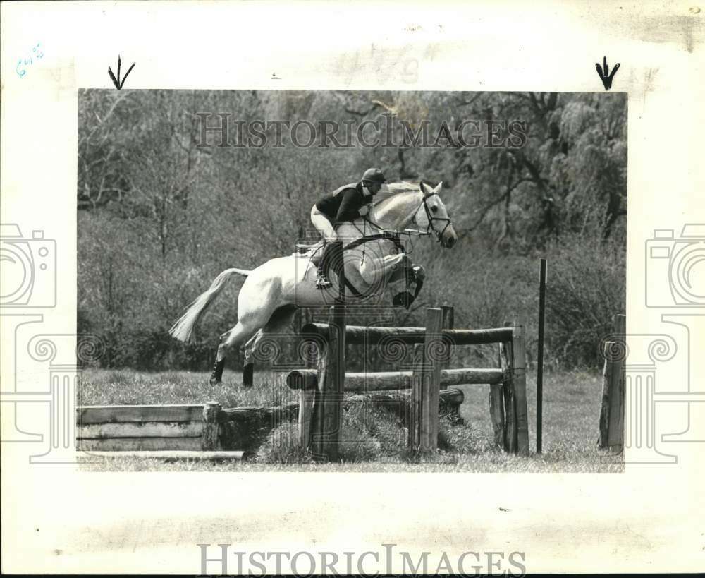 1982 Press Photo Equestrian during &quot;Equestri-Fest&quot; event at Moneyhill Plantation- Historic Images